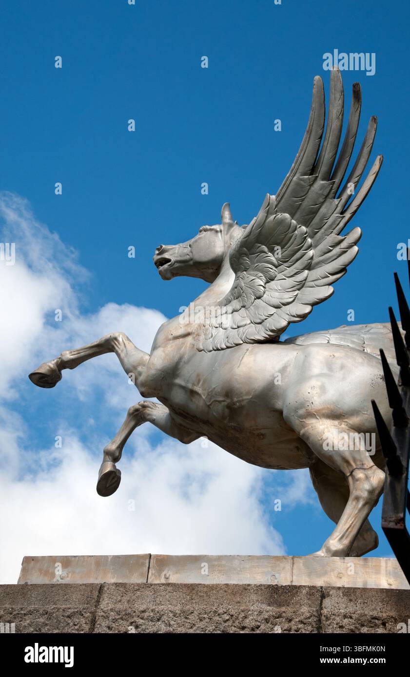 Enniskerry, Irlanda, 5 maggio 2025, giardino Powerscourt una delle attrazioni più interessanti della contea di Wicklow, Irlanda. Foto Stock