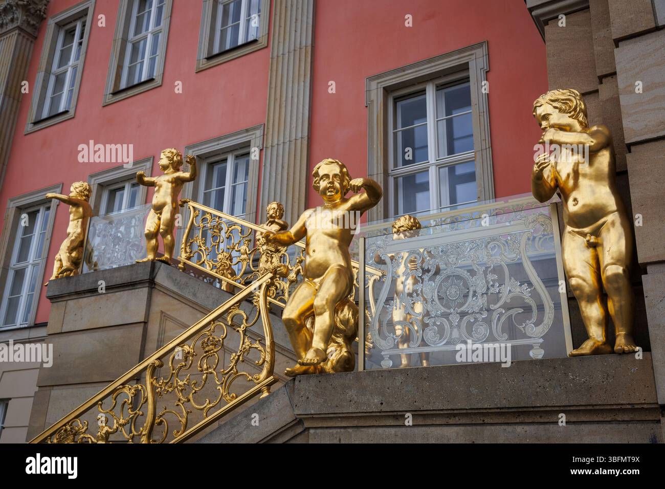 Putti sulla Fahnentreppe (scala a bandiera), nota anche come Engelstreppe (scala angeli) o Puttentreppe (scala putti), sul lato ovest della t Foto Stock