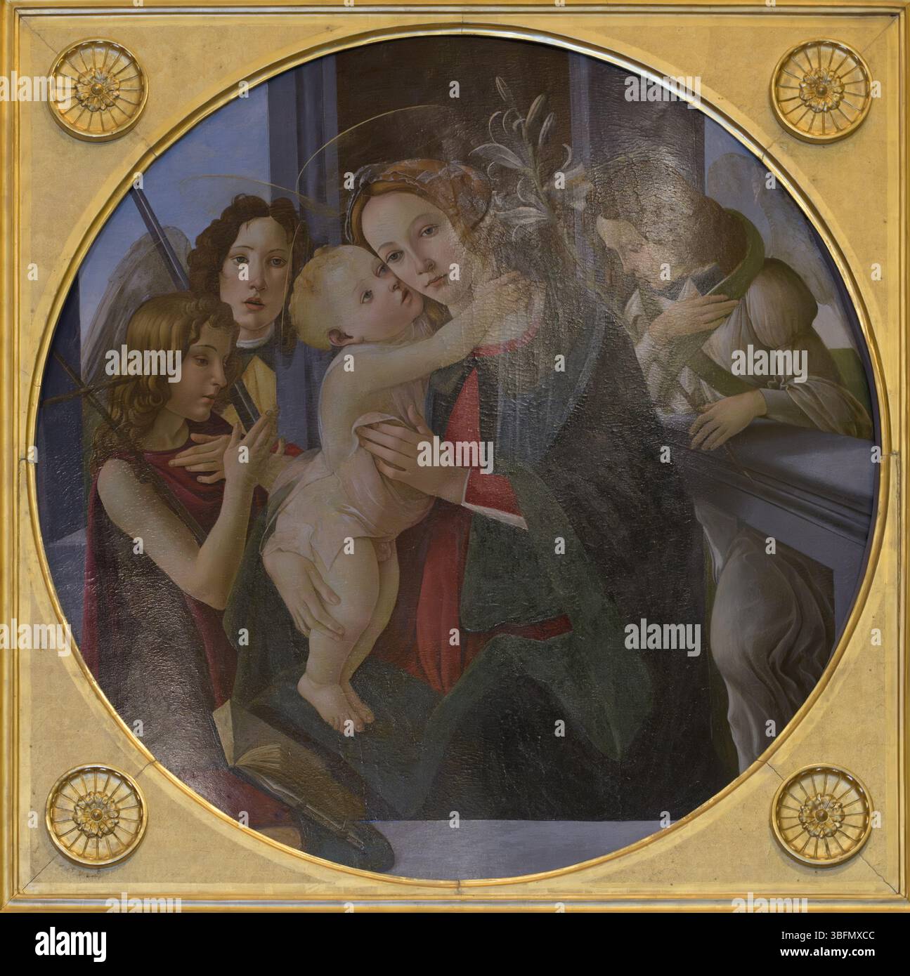 Sandro Botticelli, Madonna col bambino con gli Angeli, tondo con figure espressive, Palazzo Pitti, Firenze, Italia. Foto Stock