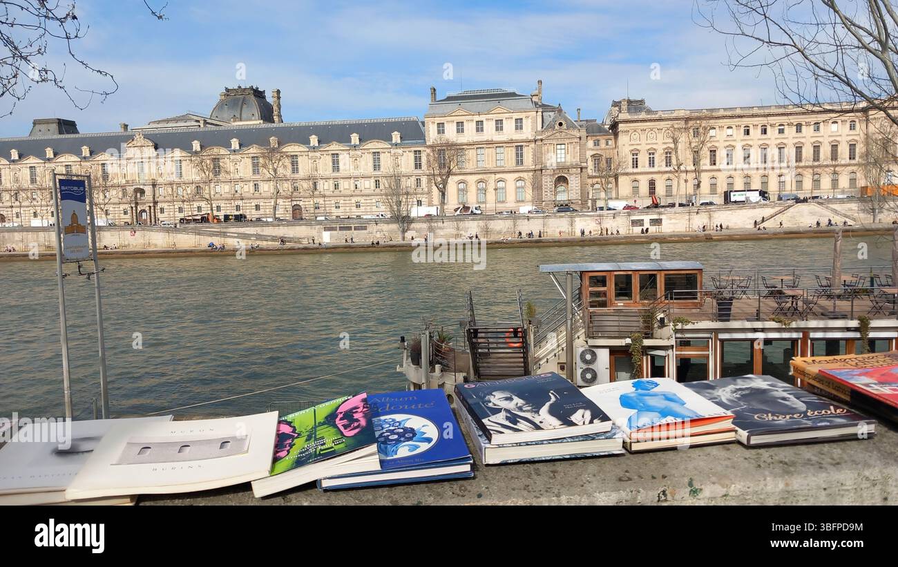 Elegante design minimalista degli interni delle camere da letto 2025 – stile moderno per case e appartamenti Foto Stock