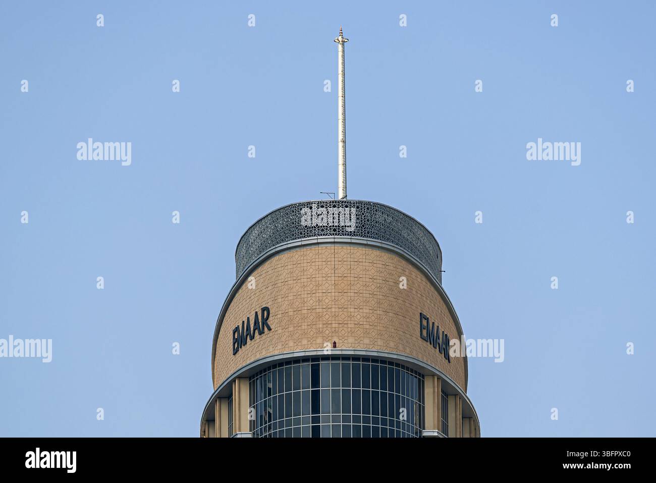 Logo Emaar Properties sull'edificio. Dubai, Emirati Arabi Uniti - 1 novembre 2023 Foto Stock