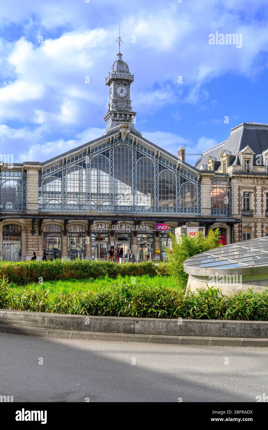 La bellissima stazione Gare de Roubaix alla periferia di Lille in Francia. Opera dell'architetto Sidney Dunnett, inaugurata nel 1842. Fuga dalla demolizione nel 1984. Foto Stock