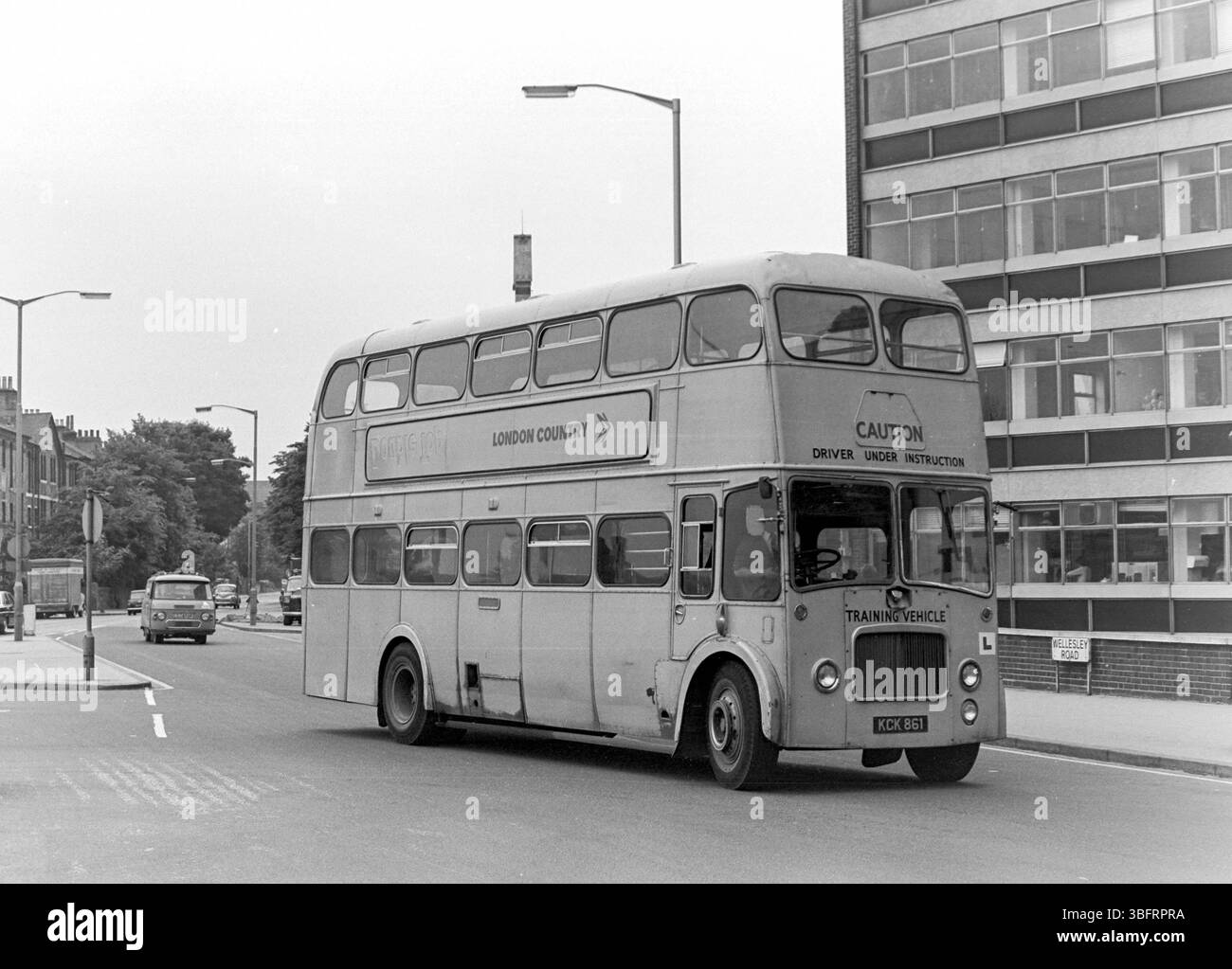 Ex Ribble Leyland Titan PD3-4 Burlingham - ora London Country Training Vehicle LR2 Foto Stock