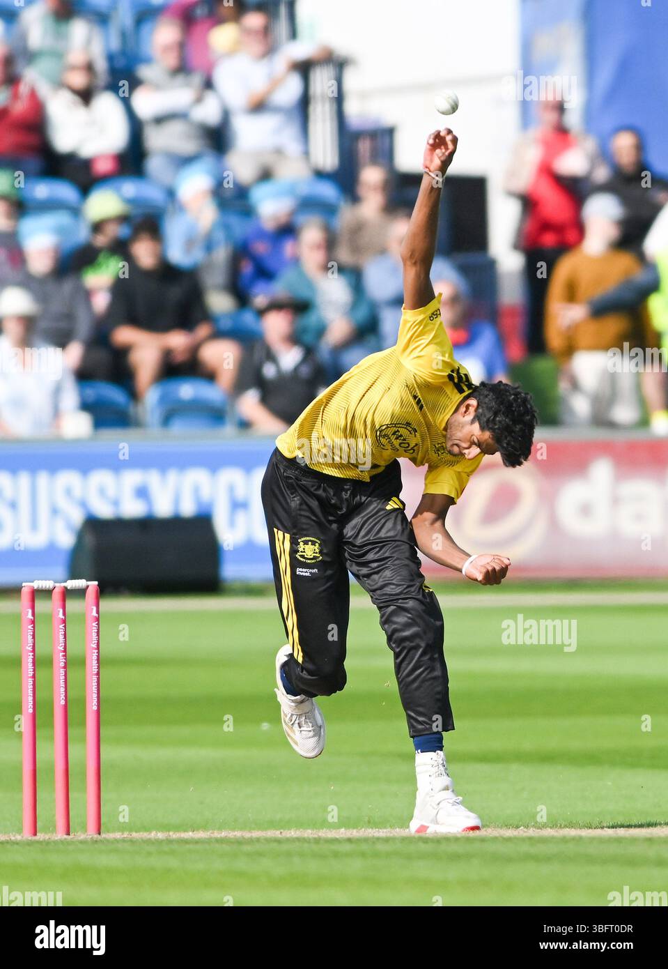 Hove UK 1 giugno 2025 - Atman Akram Rao del Gloucestershire nella partita di cricket T20 Vitality Blast tra Sussex Sharks e Gloucestershire al 1st Central County Ground di Hove: Credit Simon Dack /TPI/ Alamy Live News Foto Stock