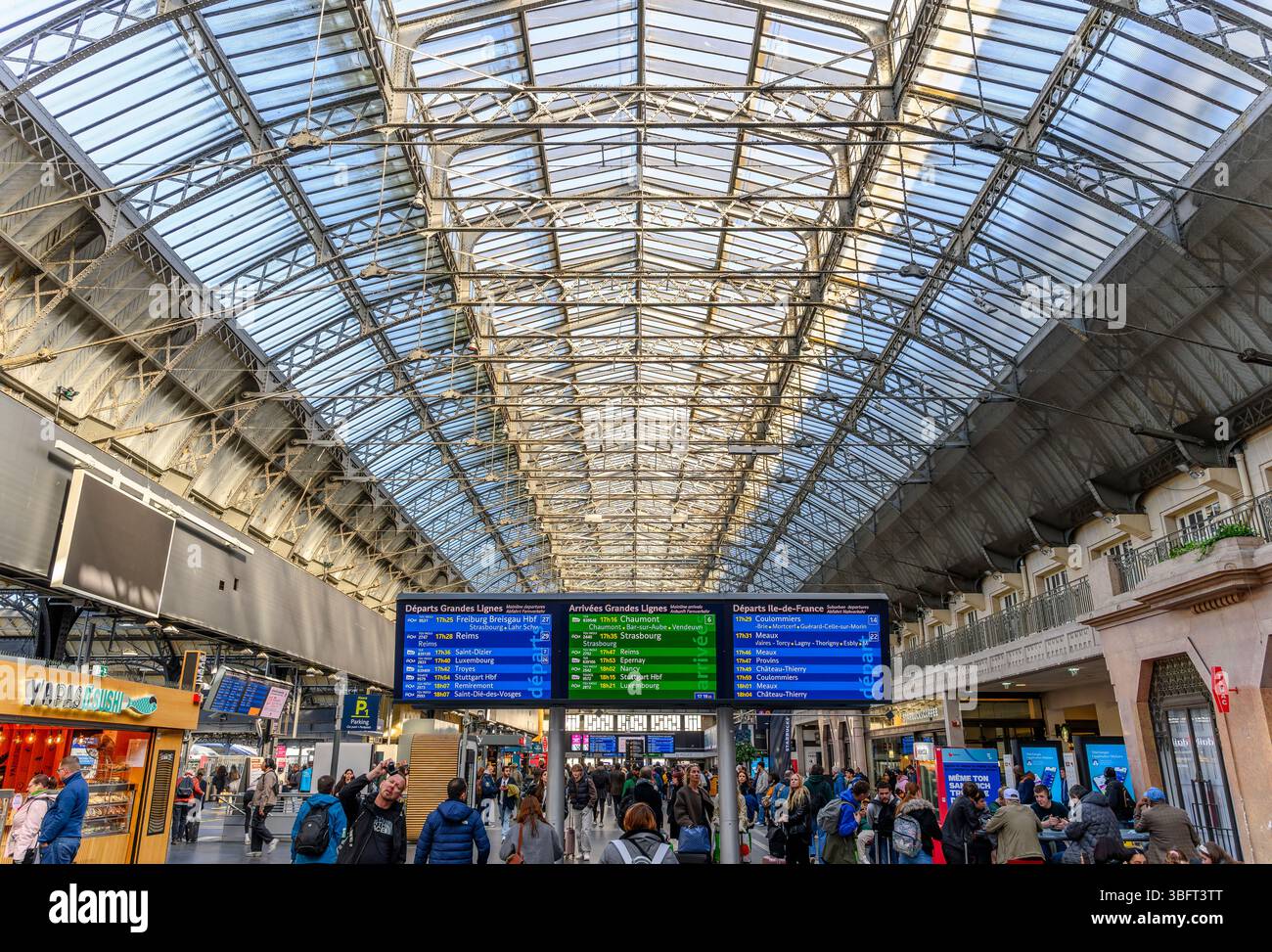 Stazione Gare de l'Est di Parigi. La stazione 1849 serve le stazioni ad est di Parigi, tra cui la Francia nord-orientale, il Lussemburgo, la Germania e la Svizzera. Foto Stock