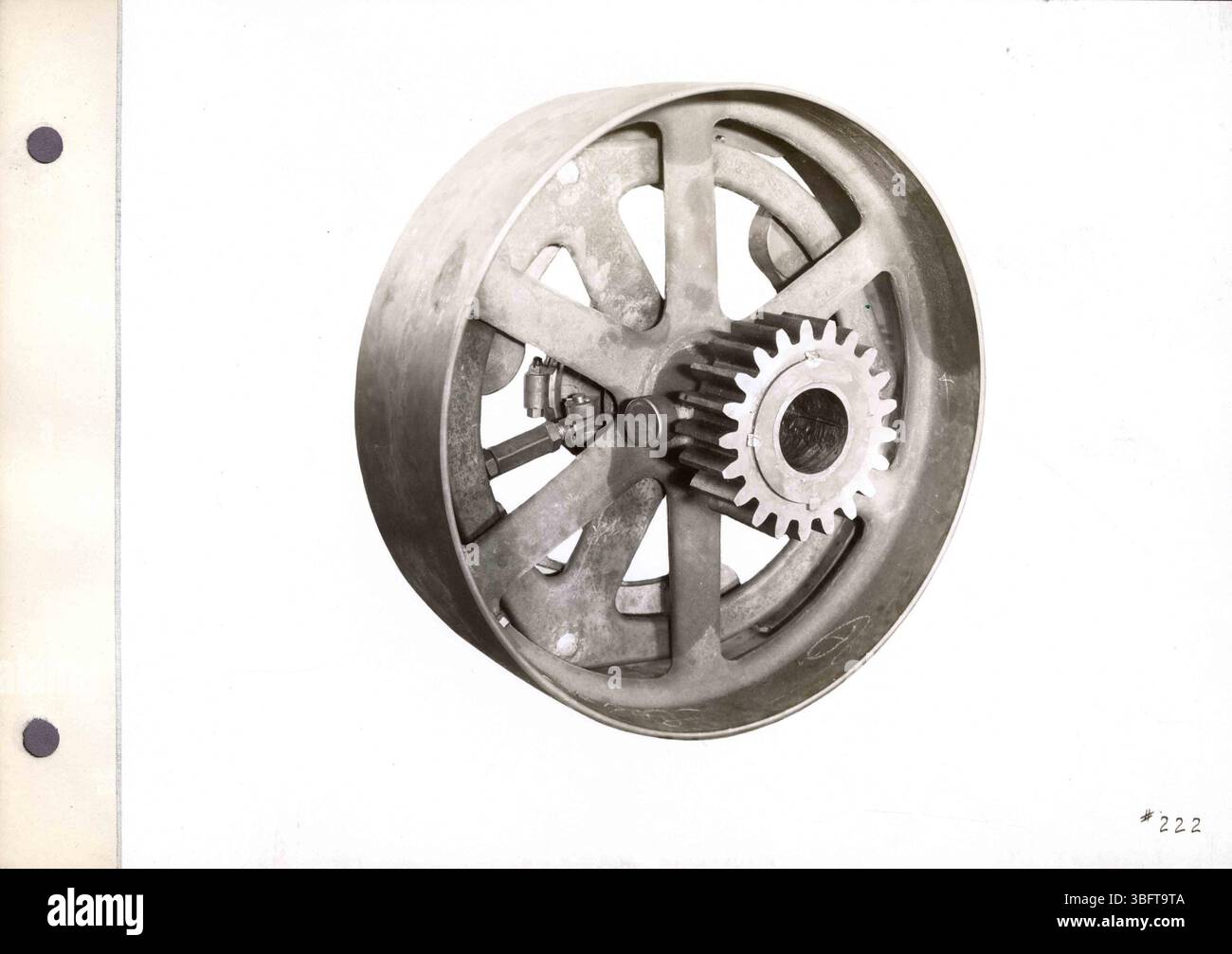 Pagina 27 contiene foto e descrizioni dei trattori a trazione a olio Rumely e delle attrezzature di produzione in Indiana. Foto Stock