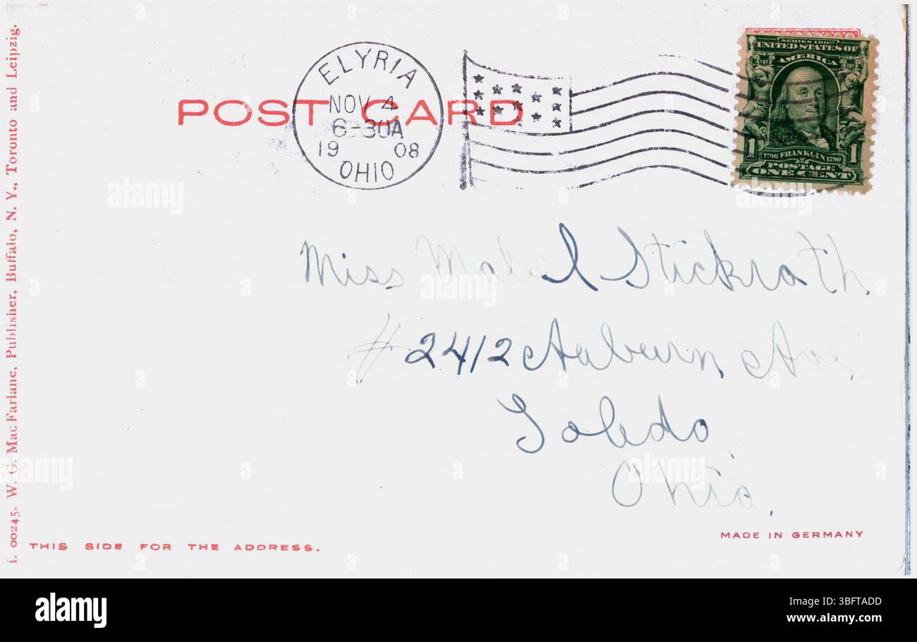 Questa fotografia del 1908 raffigura un paranco a conchiglia da dodici tonnellate all'interno della stiva di un'imbarcazione a Conneaut, Ohio. Mette in evidenza la tecnologia di navigazione marittima dei primi anni del XX secolo utilizzata nella movimentazione delle merci. Foto Stock