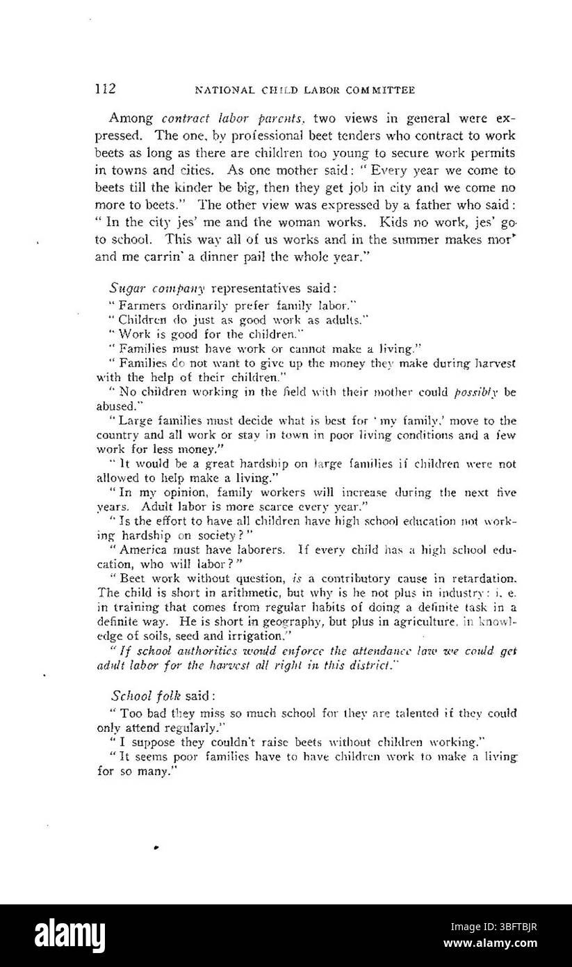 Nel 1926, i bambini lavoravano nei campi di barbabietole da zucchero della South Platte Valley, Colorado. Questa immagine riflette il ruolo significativo del lavoro minorile nell'economia agricola dello Stato, specialmente nelle colture ad alta intensità di manodopera come le barbabietole da zucchero. Foto Stock