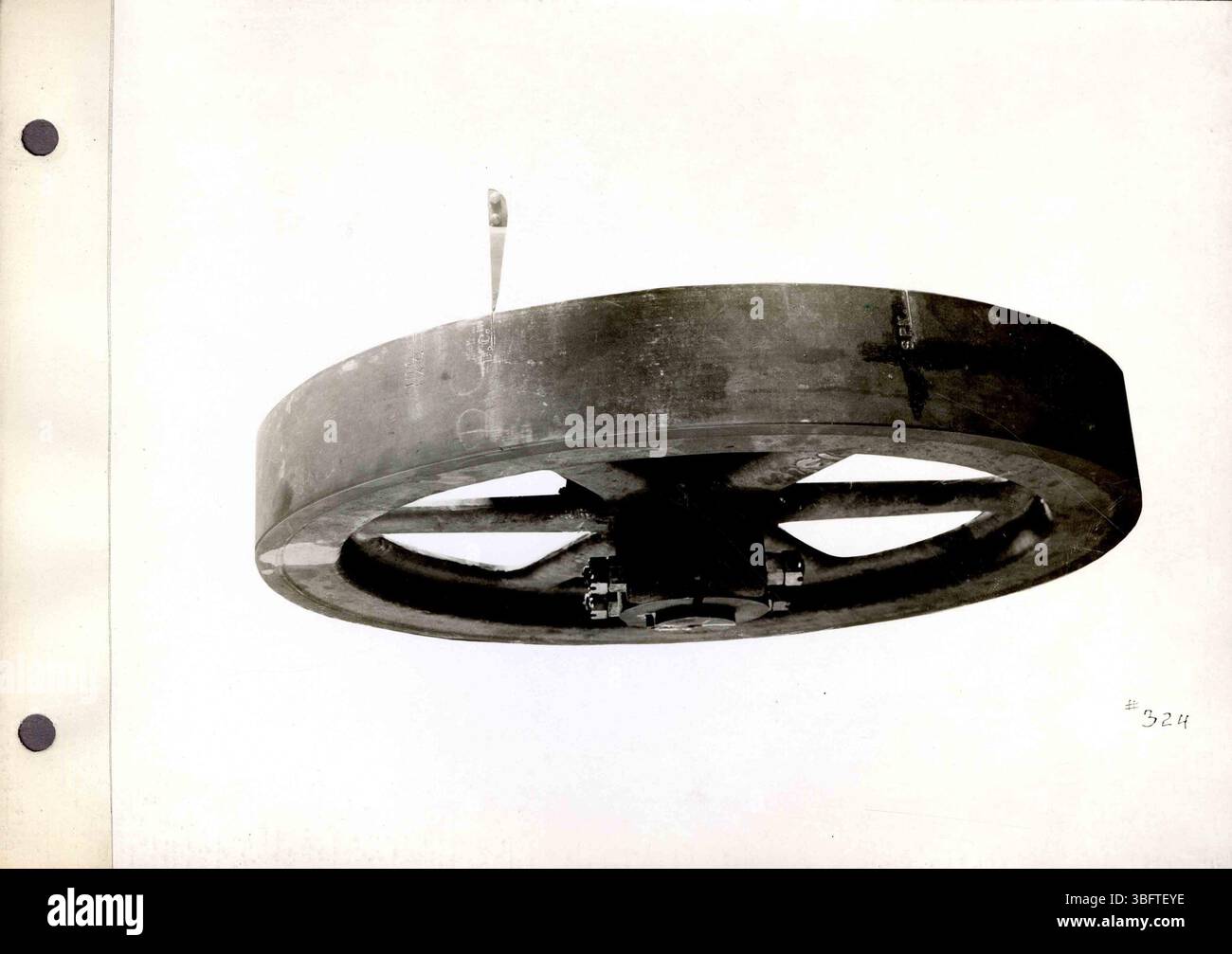 A pagina 53 sono disponibili altre fotografie in bianco e nero dei trattori a trazione a olio di Rumely e viste di fabbrica, con descrizioni digitate sul retro. Foto Stock