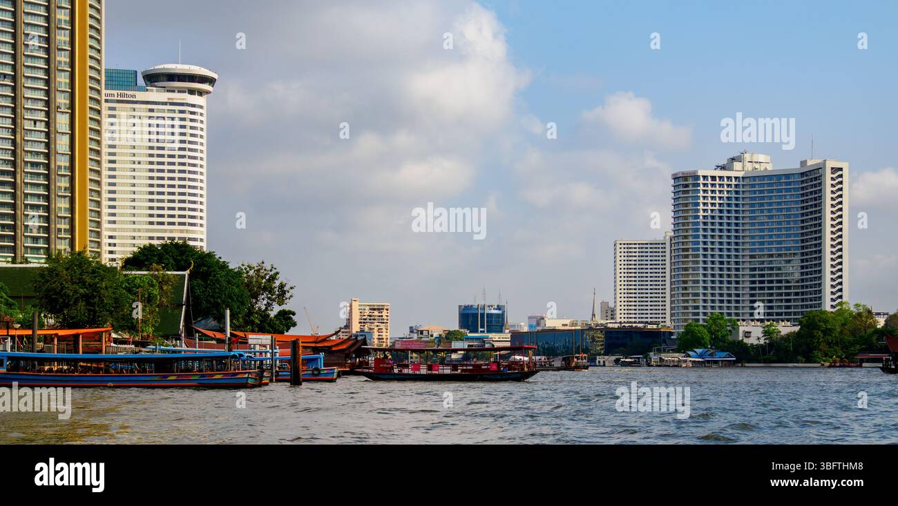 Vista sul fiume Chao Phraya, Bangkok, Thailandia Foto Stock