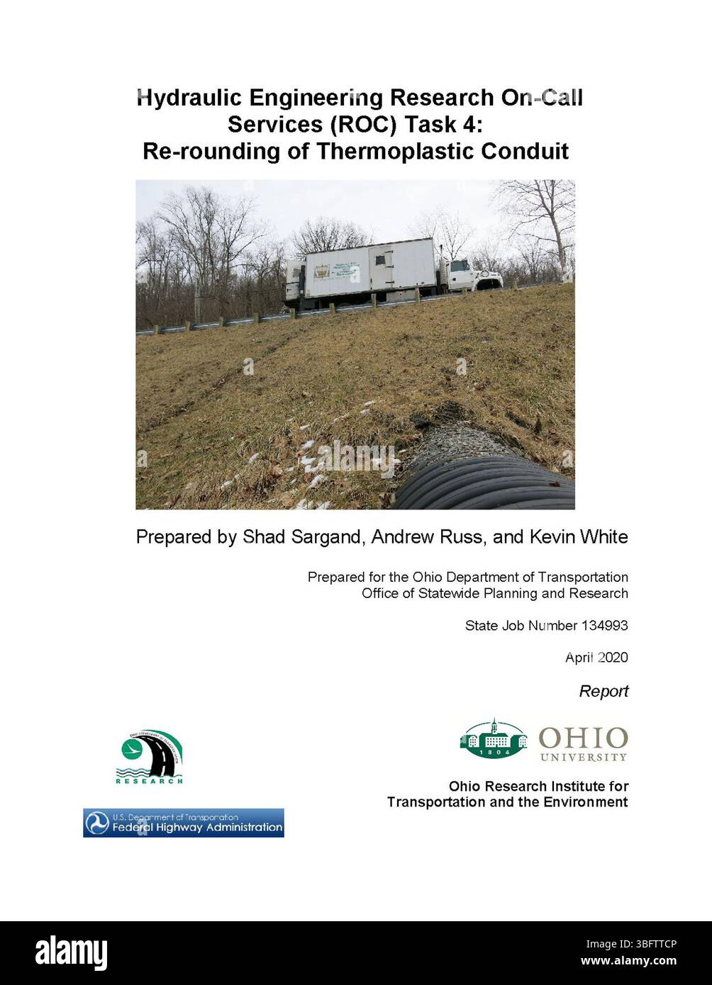 Questo rapporto tecnico del dicembre 2017 esplora il processo di arrotondamento del condotto termoplastico, un aspetto fondamentale per il mantenimento dell'integrità dell'infrastruttura nei progetti di ingegneria idraulica finanziati dal Dipartimento dei trasporti dell'Ohio. Foto Stock