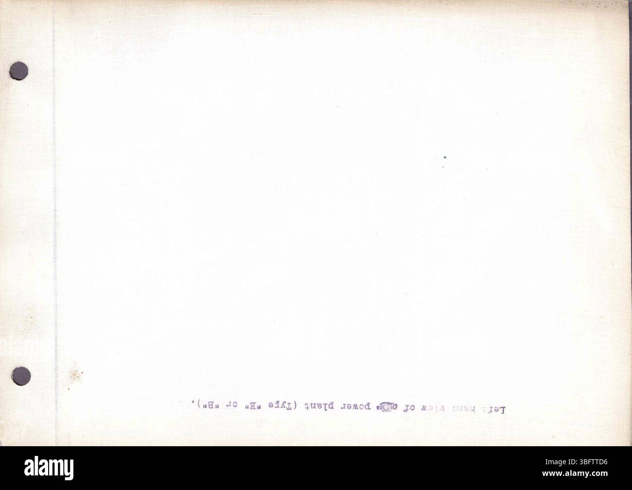 Questa pagina della collezione fotografica di Rumely Manufacturing Co. Include immagini in bianco e nero di vari modelli di trattori a trazione ad olio e viste dello stabilimento la porte, che mostrano la produzione di macchinari agricoli. Foto Stock