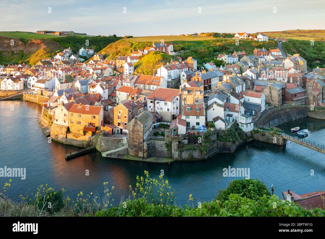 Alba a Staithes, North Yorkshire, Inghilterra. Foto Stock