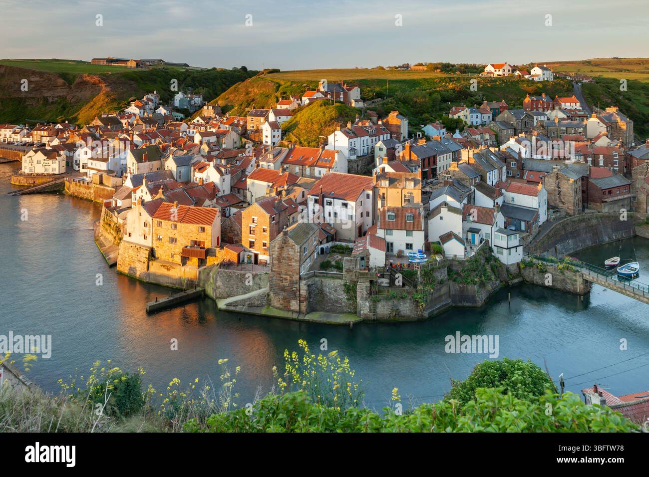 Alba a Staithes, North Yorkshire, Inghilterra. Foto Stock