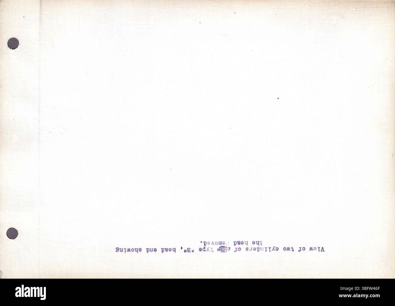 Questa pagina della collezione fotografica Rumely Manufacturing Co. Include foto di vari trattori a trazione di olio e viste dello stabilimento di la porte, con descrizioni digitate dei prodotti e dei processi di produzione. Foto Stock