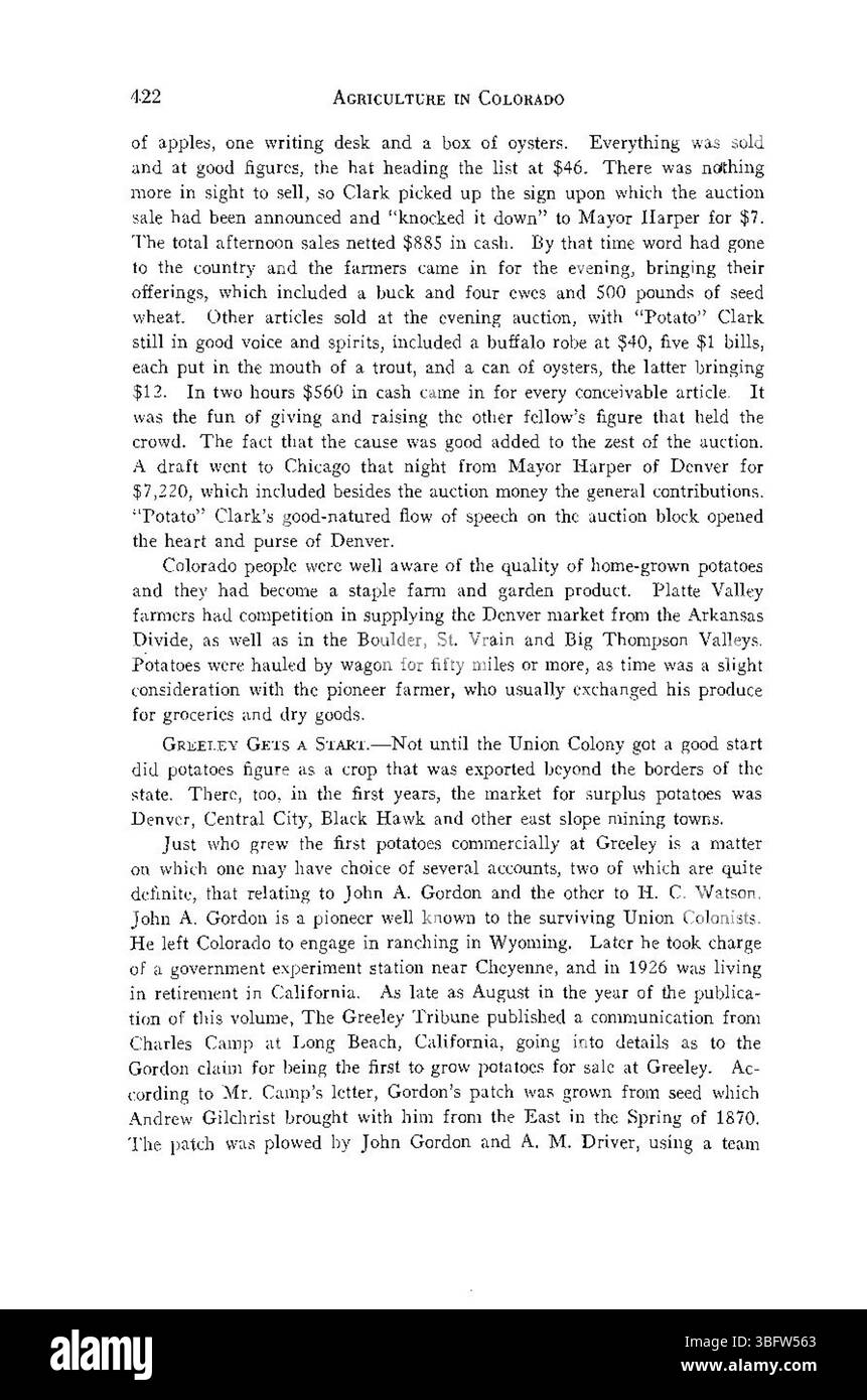Questa pagina della pubblicazione del 1926 "History of Agriculture in Colorado" commemora il cinquantesimo anniversario della fondazione statale del Colorado. Il libro è stato scritto da D. W. Working, con la collaborazione, e include opere di membri della facoltà. Un francobollo in rilievo di Perry S. Fritz è visibile sopra il titolo. Foto Stock
