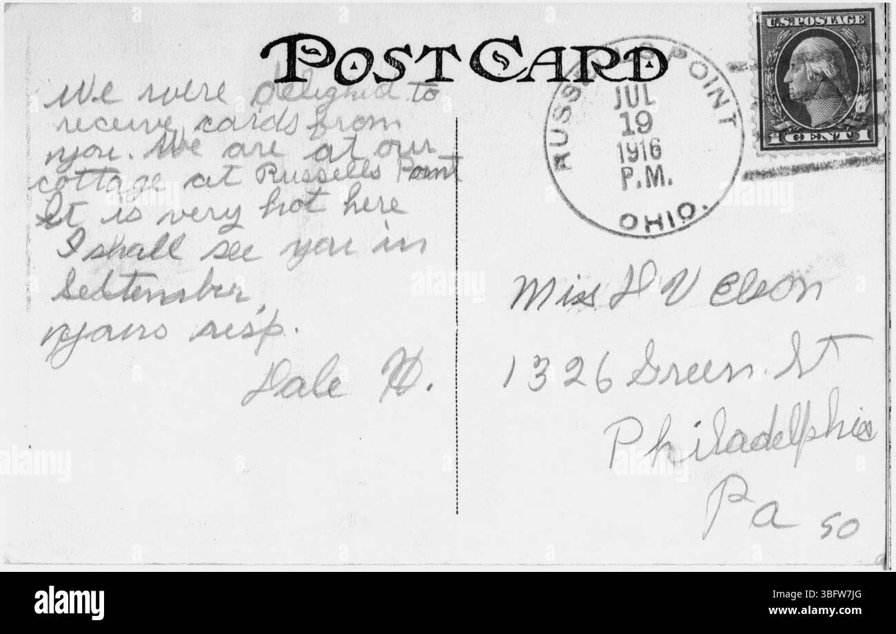 Una fotografia del 1916 che mostra la spiaggia balneare statale del lago Indian vicino a Russells Point, Ohio, con uno scivolo acquatico come parte dell'intrattenimento. Foto Stock