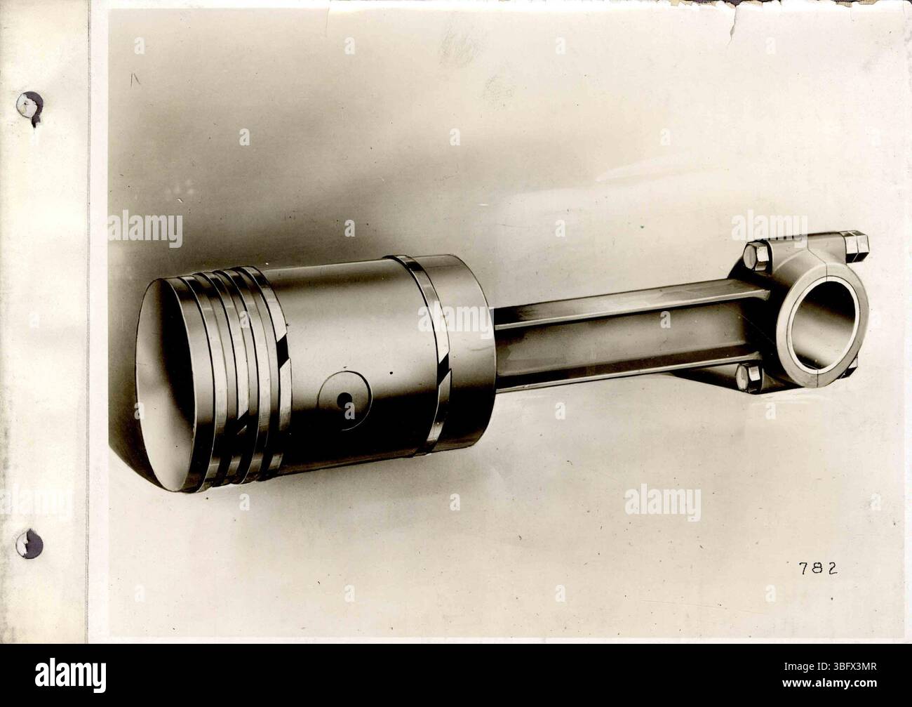 Questo set di immagini cattura trattori a olio Rumely e scene di fabbrica a la porte, Indiana. Ogni fotografia è accompagnata da una descrizione digitata che fornisce il contesto. Foto Stock