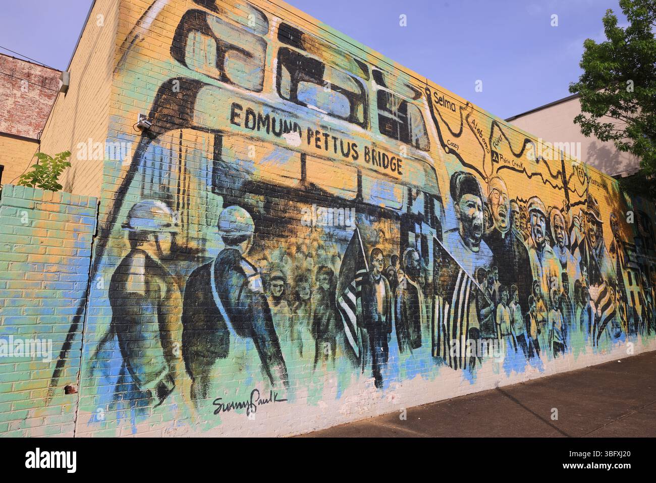 Un'imponente passeggiata da Selma al murale di Montgomery Street che ricorda la storica marcia per i diritti dei neri, di Sunny Paulk & Corey Searman, Alabama, Regno Unito Foto Stock