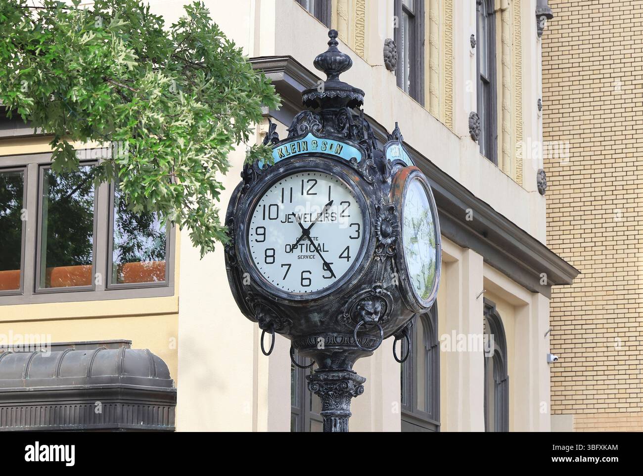 Il "City Clock", gioielliere a 4 lati Klein & Son, storico orologio vicino al luogo in cui Rosa Parks è stata arrestata ai piedi di Dexter Avenue, Montgomery. Foto Stock