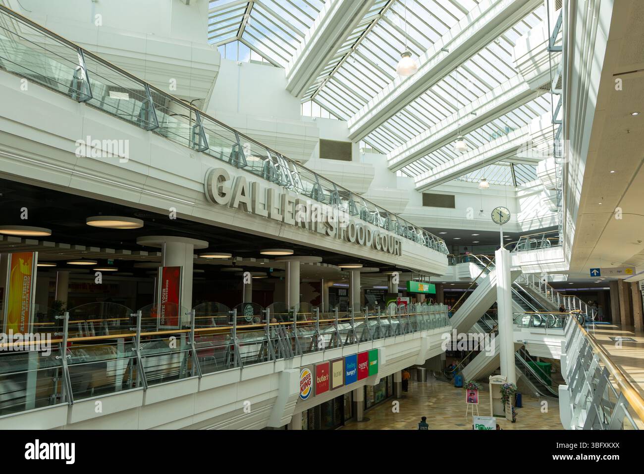 Interno del centro commerciale Galleries, Broadmead, centro città di Bristol, Inghilterra, Regno Unito Foto Stock