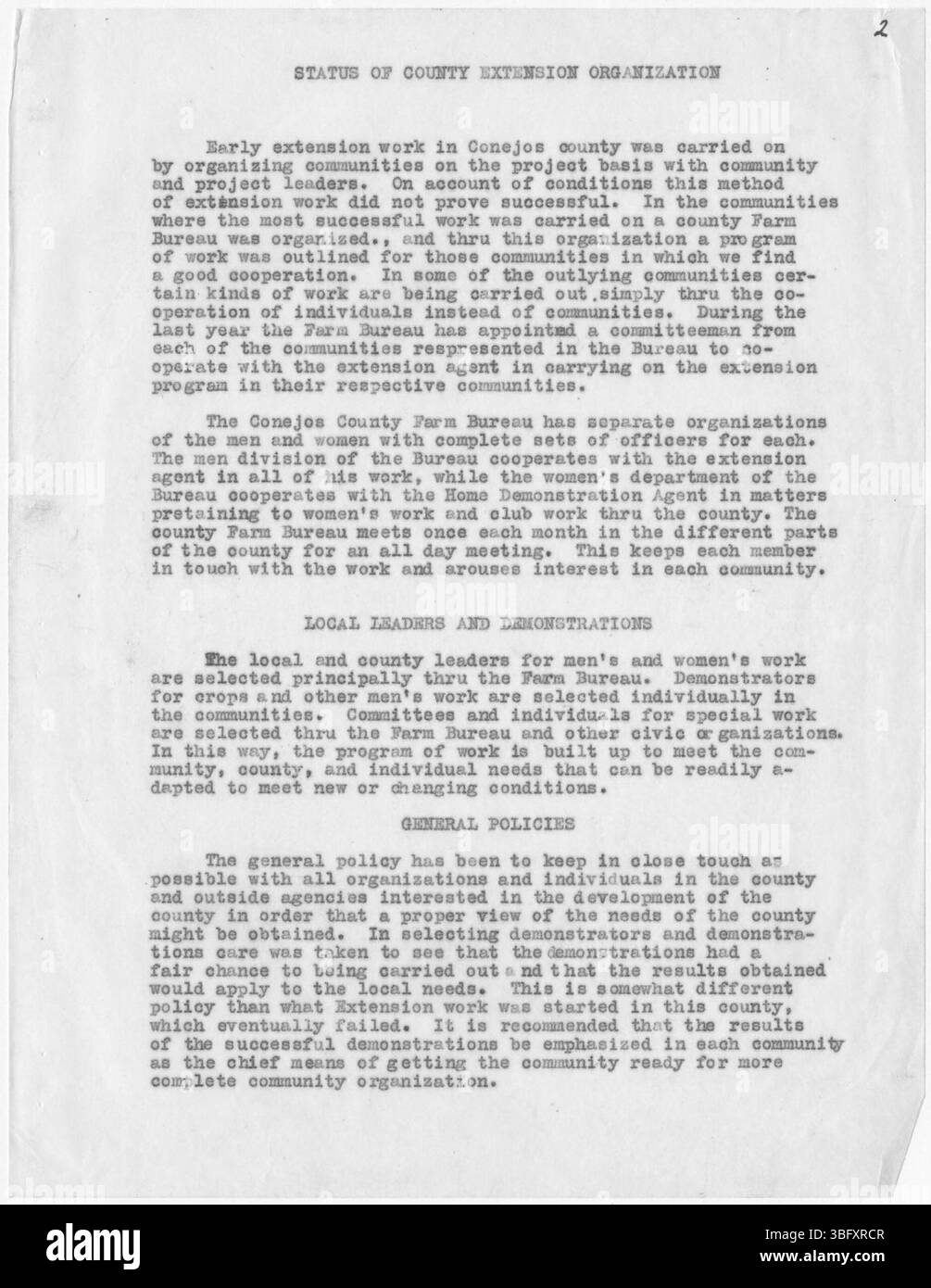 A pagina 34 della relazione sul servizio di estensione del 1927 vengono illustrate le iniziative agricole della contea di Conejos, guidate dall’agente R. E. Kiely, tra cui la conservazione del suolo e il miglioramento delle colture. Foto Stock