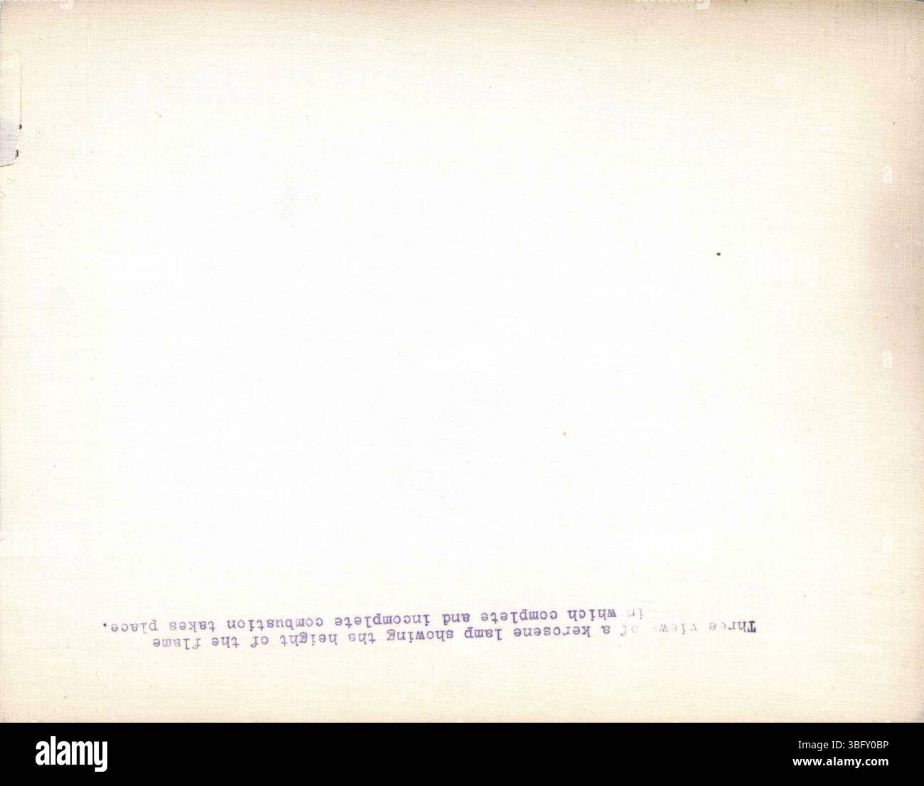 Questa serie di fotografie di Rumely Manufacturing Co. Mostra vari modelli di trattori a trazione petrolifera e immagini della fabbrica di la porte, Indiana, che catturano i processi produttivi e industriali dell'azienda all'inizio del XX secolo. Foto Stock