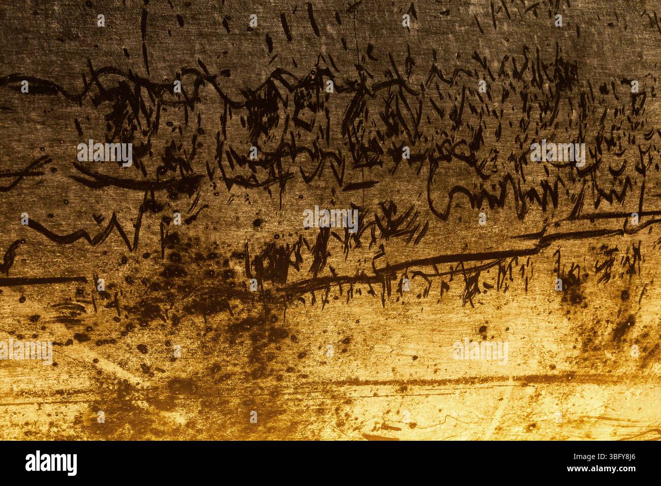 Pitture rupestri di persone antiche. Antichi disegni nella grotta. Foto Stock