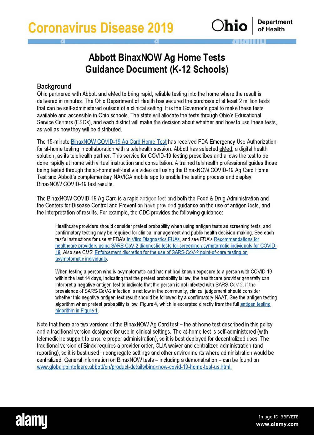 Il documento di guida per i test domestici di Abbott BinaxNOW Ag per le scuole elementari (K-12) fornisce istruzioni per l'uso dei kit di test per COVID-19 a casa. È stato creato l'11 marzo 2021, come parte degli sforzi per gestire la pandemia nelle scuole. Foto Stock