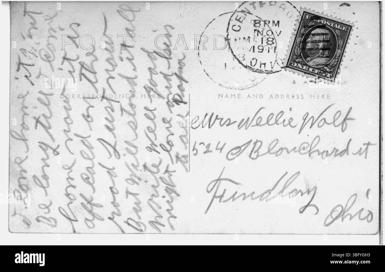 Una vista del 1911 del centro di Centerburg, Ohio, con Main Street e Grandle's Drug Store, che riflette il paesaggio storico della città. Foto Stock