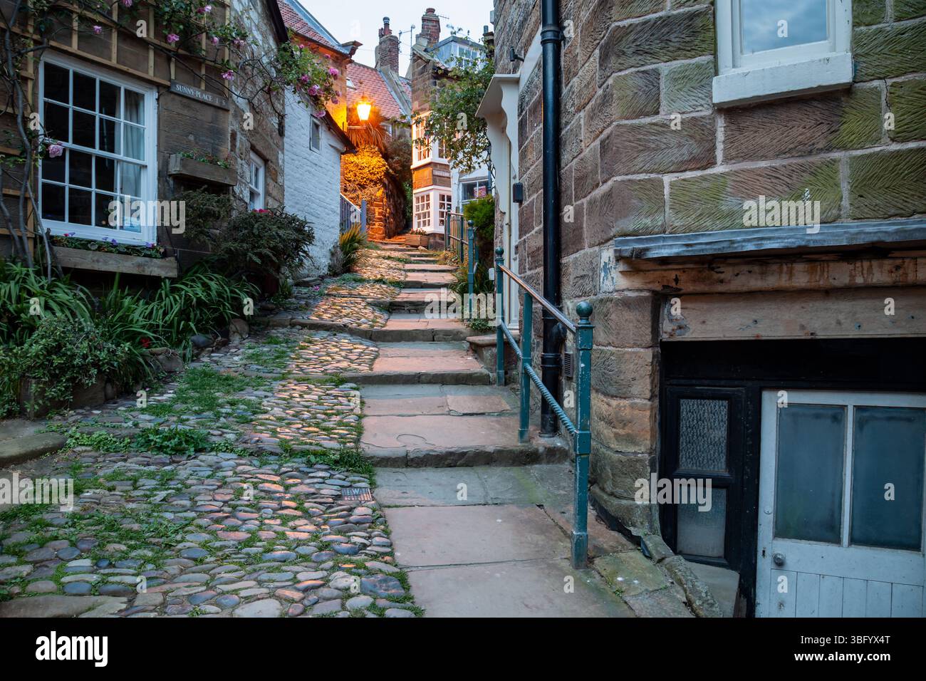 Serata a Robin Hood's Bay, North Yorkshire, Inghilterra. Foto Stock