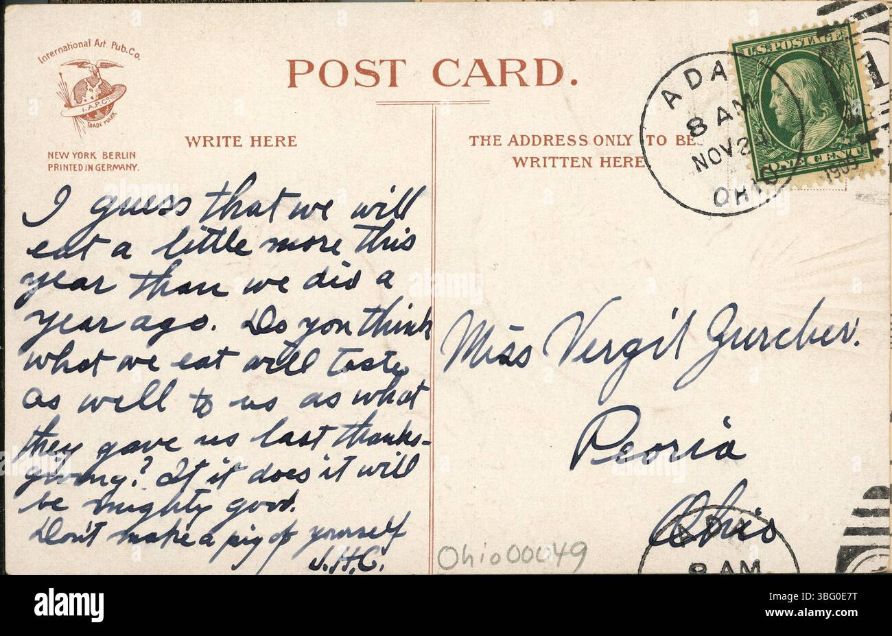 Una cartolina a colori con due tacchini e un saluto per il giorno del Ringraziamento, che celebra le festività natalizie con immagini festive. Foto Stock