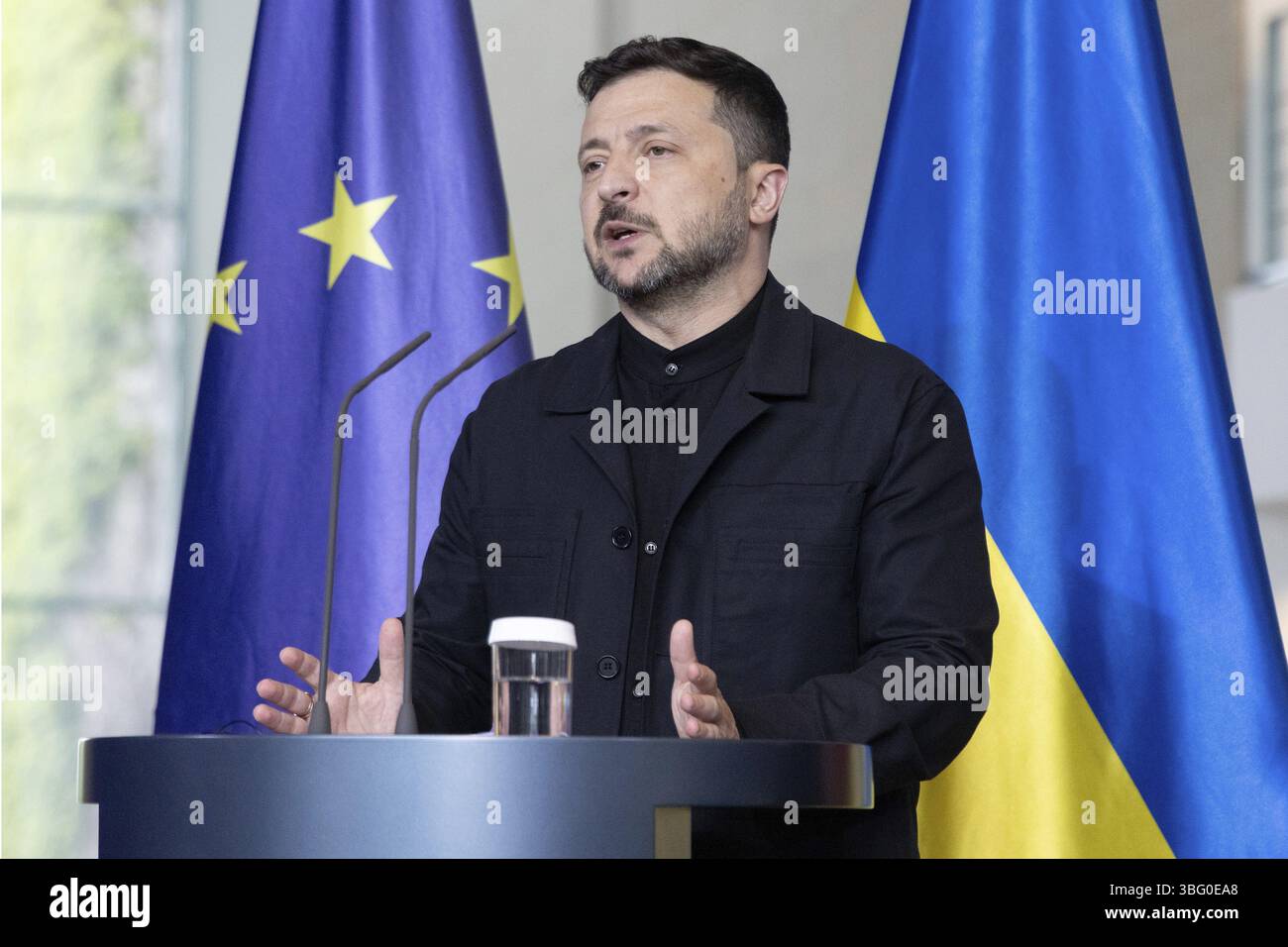 Berlino, Germania - 28 maggio 2025: Volodymyr Zelensky (Presidente dell'Ucraina, l.) e Friedrich Merz (Cancelliere della Repubblica federale di Germania, non pi Foto Stock