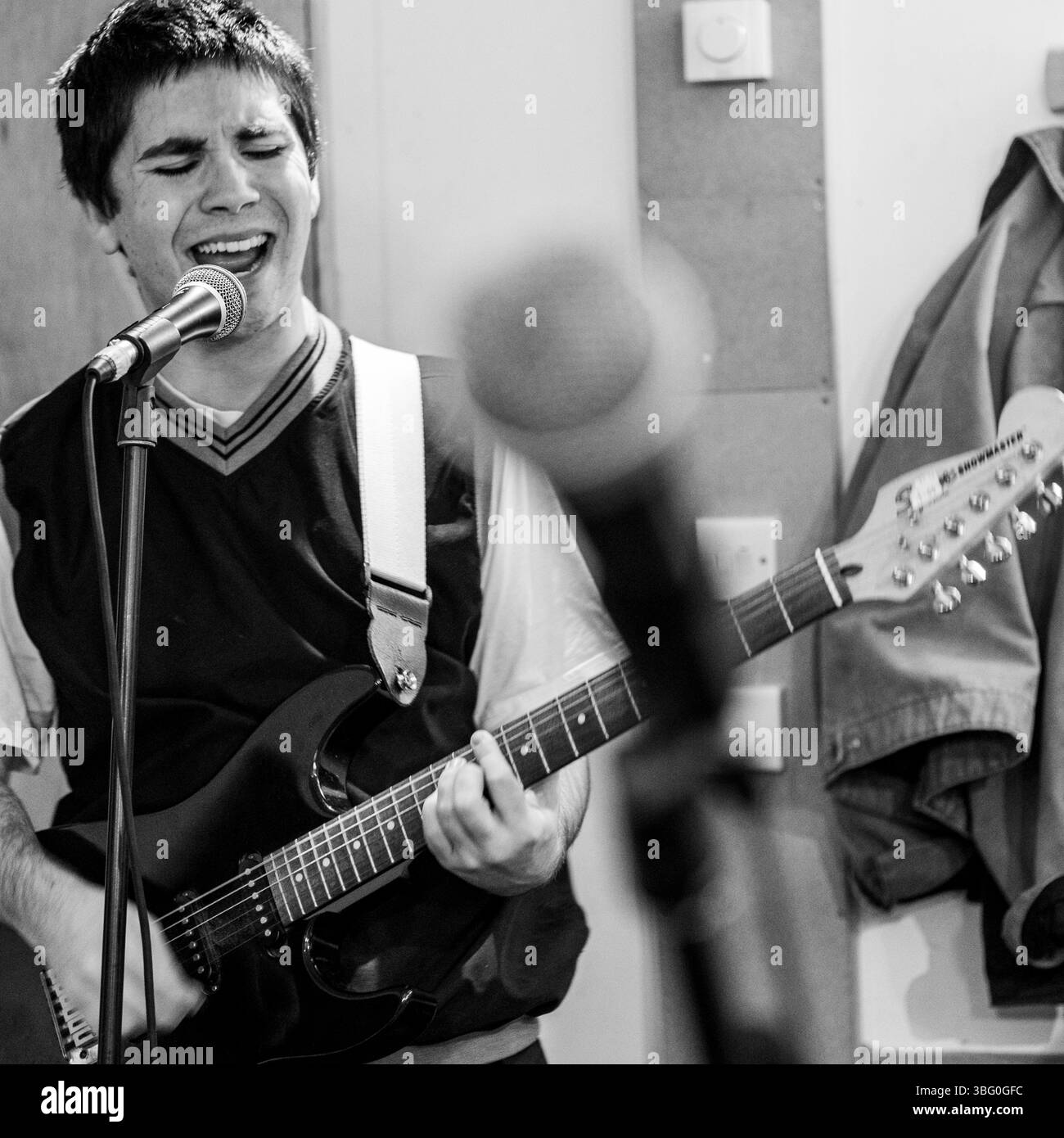 Londra 01 febbraio 2024, Liam Duane chitarrista e cantante nel Post-Punk Band Doom Club Foto Stock