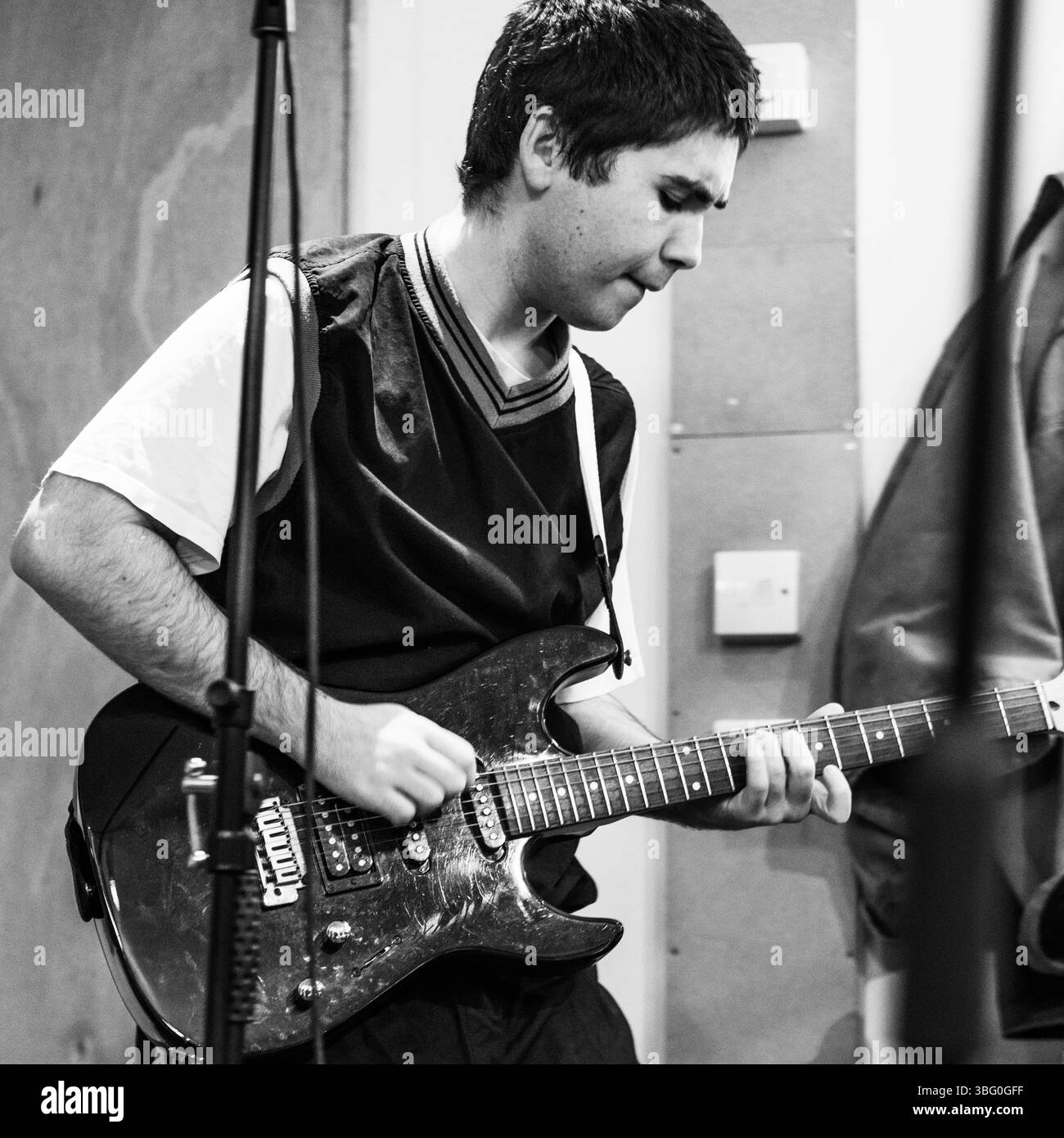 Londra 01 febbraio 2024, Liam Duane chitarrista e cantante nel Post-Punk Band Doom Club Foto Stock