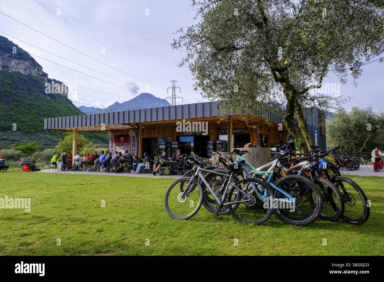 Punto d'incontro per le bici, sosta per le bici, Bike Farm Linfano, Riva del Garda, Lago di Garda, Trentino, Trentino-alto Adige, IItaly Foto Stock