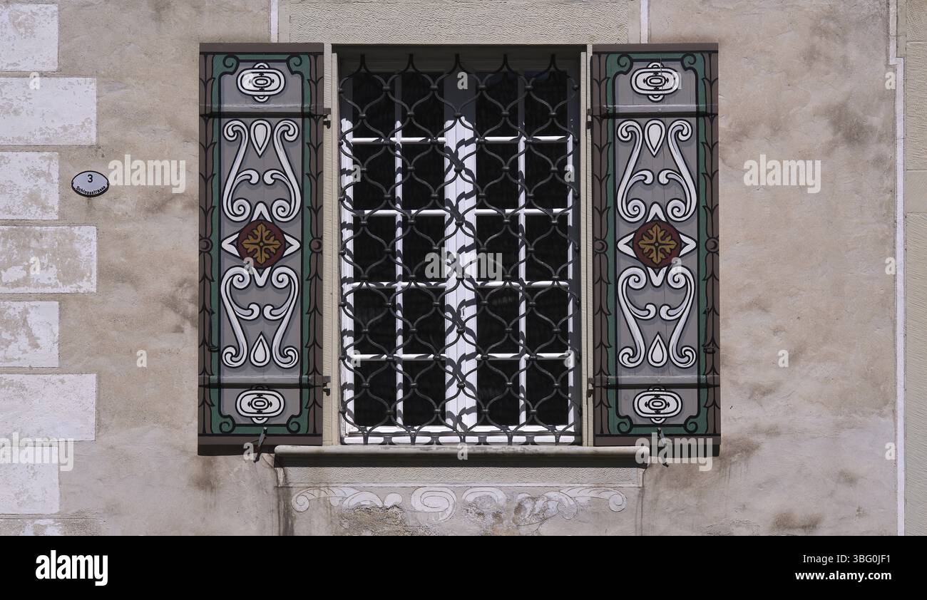 Finestra, inquadratura di finestre, dipinta artisticamente, Landvogteischloss, ufficio del registro civile, Willisau, Cantone di Lucerna, Svizzera, Europa Foto Stock