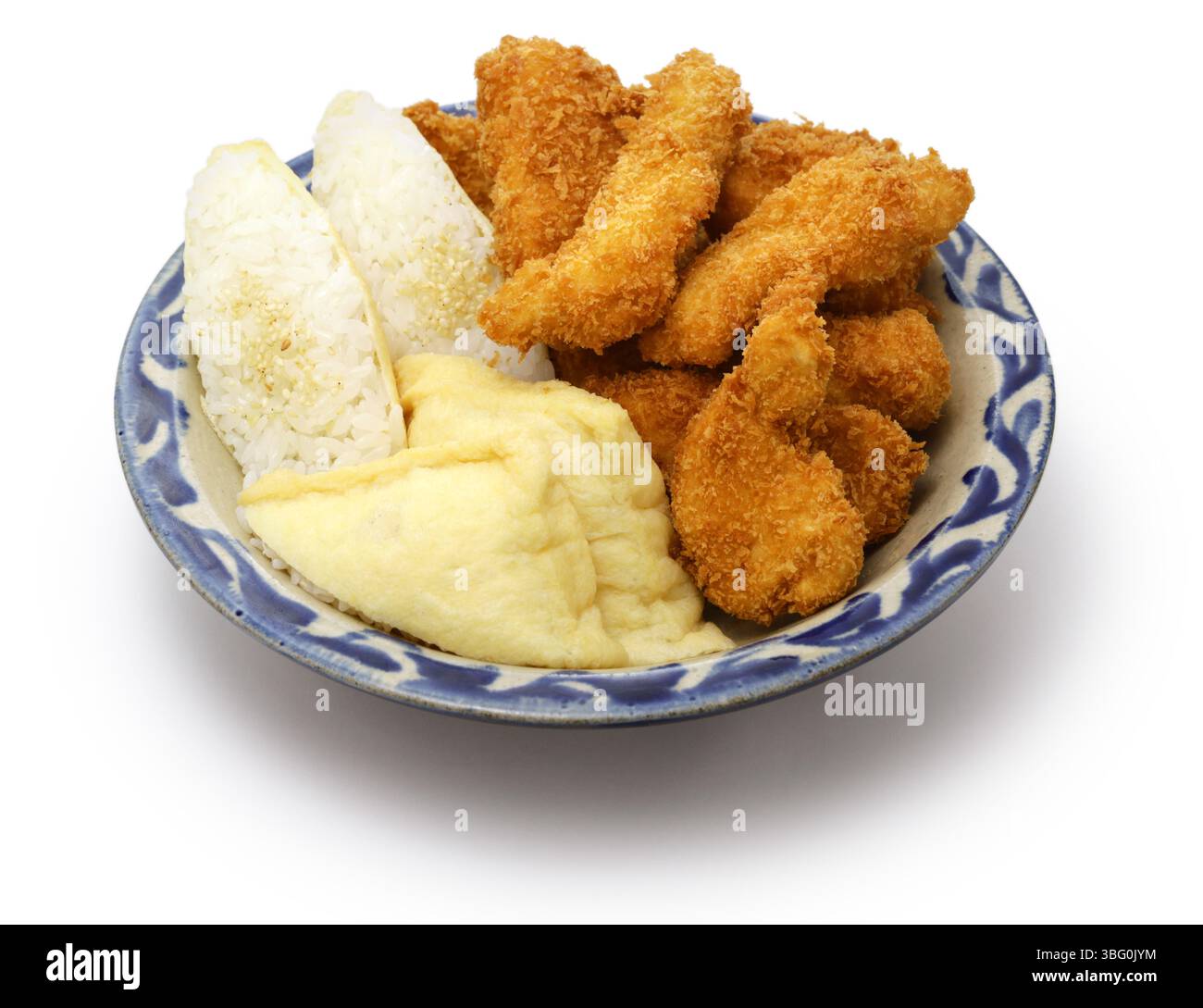 Inarizushi (riso aceto avvolto in cagliata di fagioli fritti) e pollo all'aglio, cibo di Okinawa in Giappone. Foto Stock