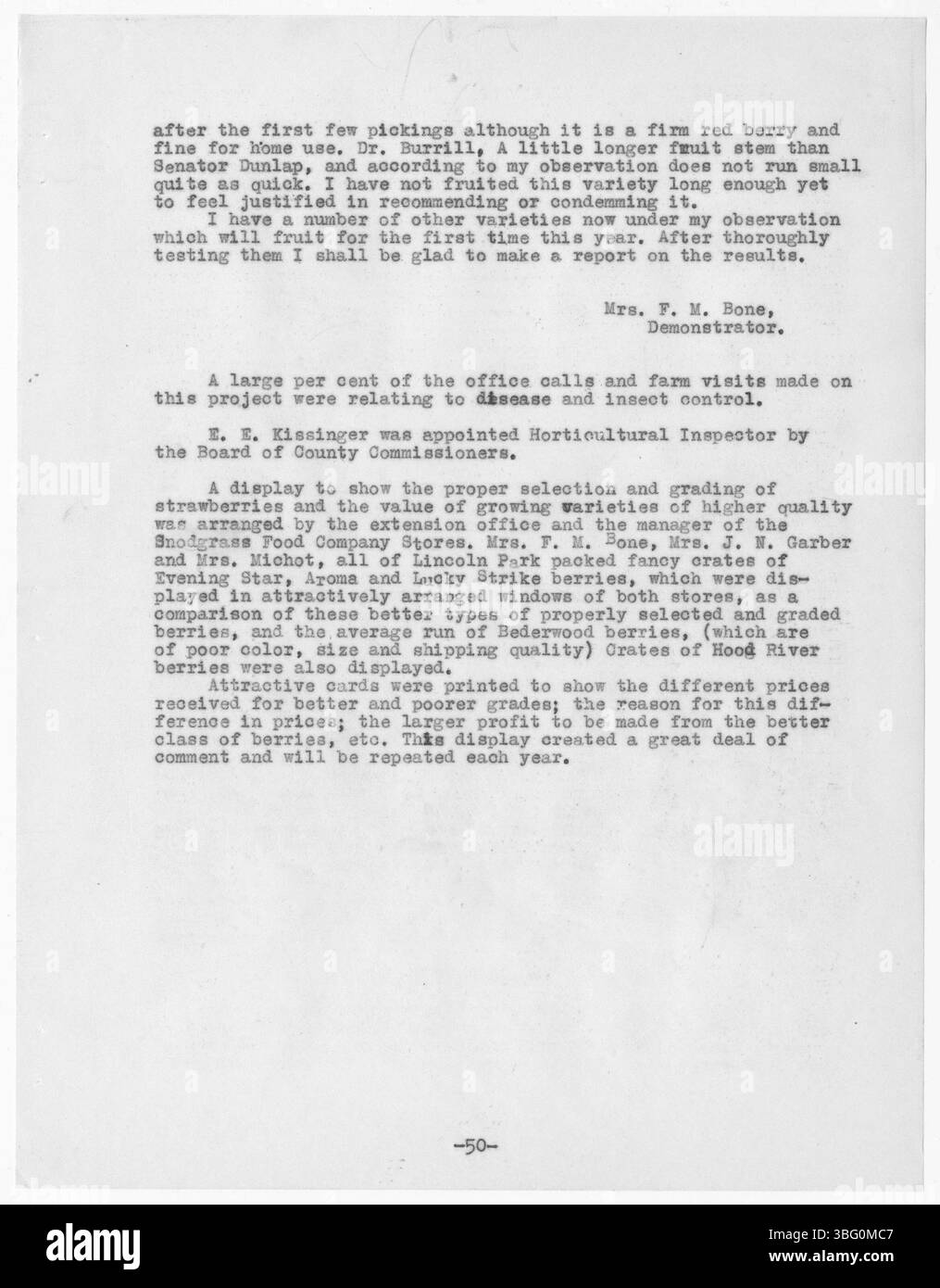 Il rapporto annuale 1927 evidenzia gli sforzi del servizio di estensione nella contea di Fremont sotto la guida di Paul L. Smithers. La relazione si concentra sul miglioramento dei metodi agricoli e sul miglioramento della comunità locale attraverso servizi di istruzione e di sostegno. Foto Stock