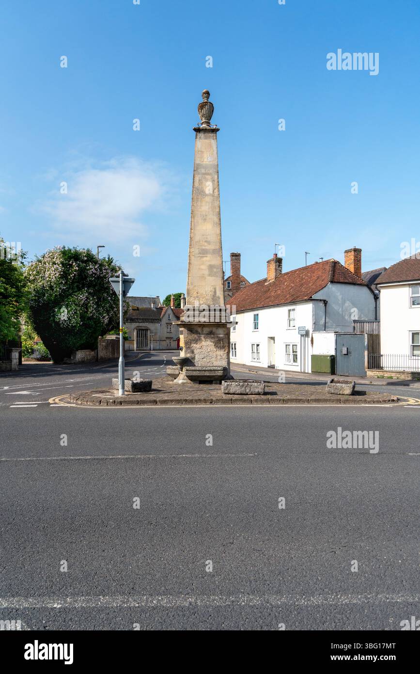 Obelisco di pietra a Warminster Wiltshire Regno Unito Foto Stock