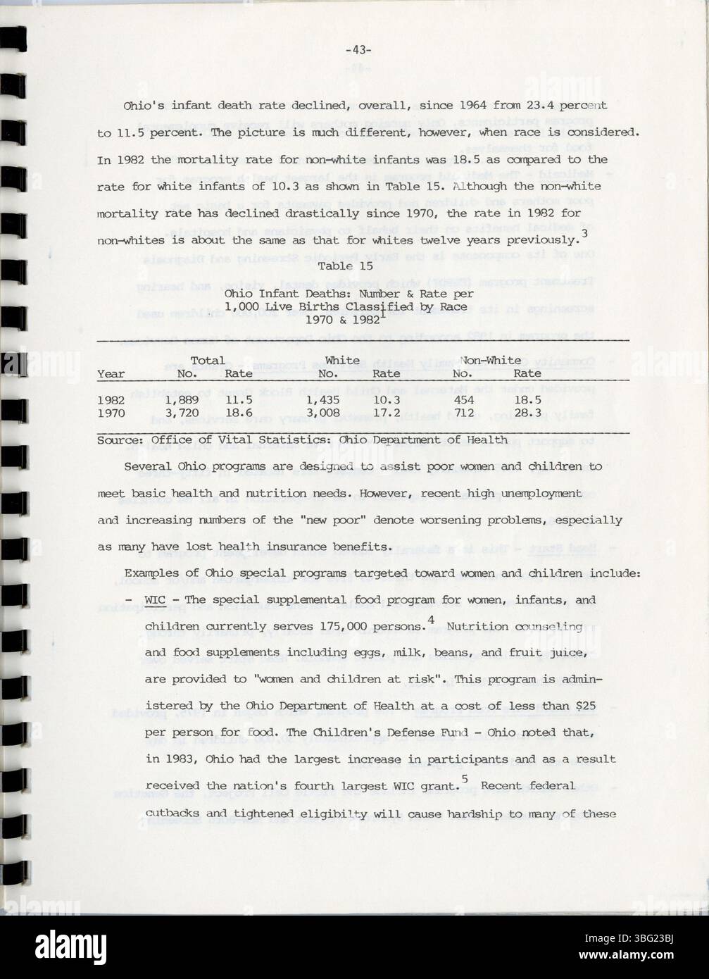 Questa sezione del rapporto sulla povertà dell'Ohio del 1984-1985 descrive in dettaglio le crescenti preoccupazioni sui livelli di povertà in Ohio. La relazione sottolinea l'importanza di affrontare sia le esigenze immediate che le soluzioni a lungo termine per sostenere le comunità a basso reddito in Ohio. Foto Stock Questa sezione del rapporto sulla povertà dell'Ohio del 1984-1985 descrive in dettaglio le crescenti preoccupazioni sui livelli di povertà in Ohio. La relazione sottolinea l'importanza di affrontare sia le esigenze immediate che le soluzioni a lungo termine per sostenere le comunità a basso reddito in Ohio. Foto Stock