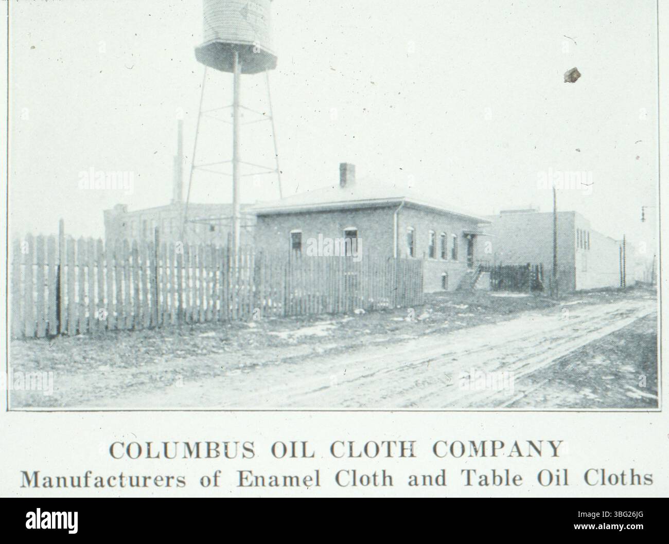 Una fotografia del 1915 dell'edificio Columbus Oil Cloth Company, aperto nel 1909. Nel 1915, divenne la Columbus Union Oil Cloth Company e più tardi, nel 1930, la Columbus Coated Fabrics Corporation. Questa immagine riflette l'evoluzione dell'azienda nel settore tessile. Foto Stock