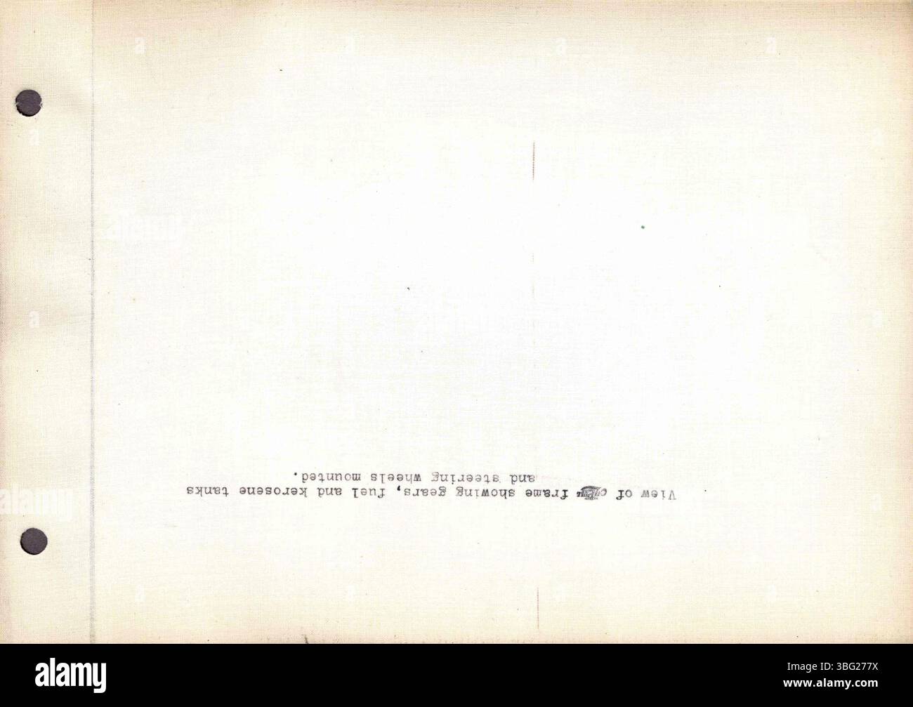 Questa collezione di fotografie mostra i trattori a olio di Rumely e le viste della fabbrica a la porte, Indiana. Le immagini sono accompagnate da descrizioni digitate che descrivono in dettaglio la funzione e il ruolo di ciascun prodotto in agricoltura. Foto Stock