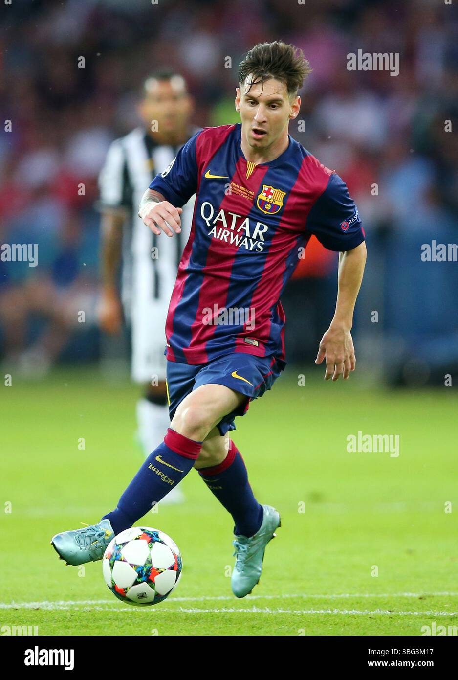 BERLINO, GERMANIA - 06 GIUGNO: Il Lionel messi FC Barcelona corre con un pallone durante la finale di UEFA Champions League tra Juventus e FC Barcelona all'Olympiastadion il 6 giugno 2015 a Berlino, Germania. © diebilderwelt / Alamy Stock Foto Stock