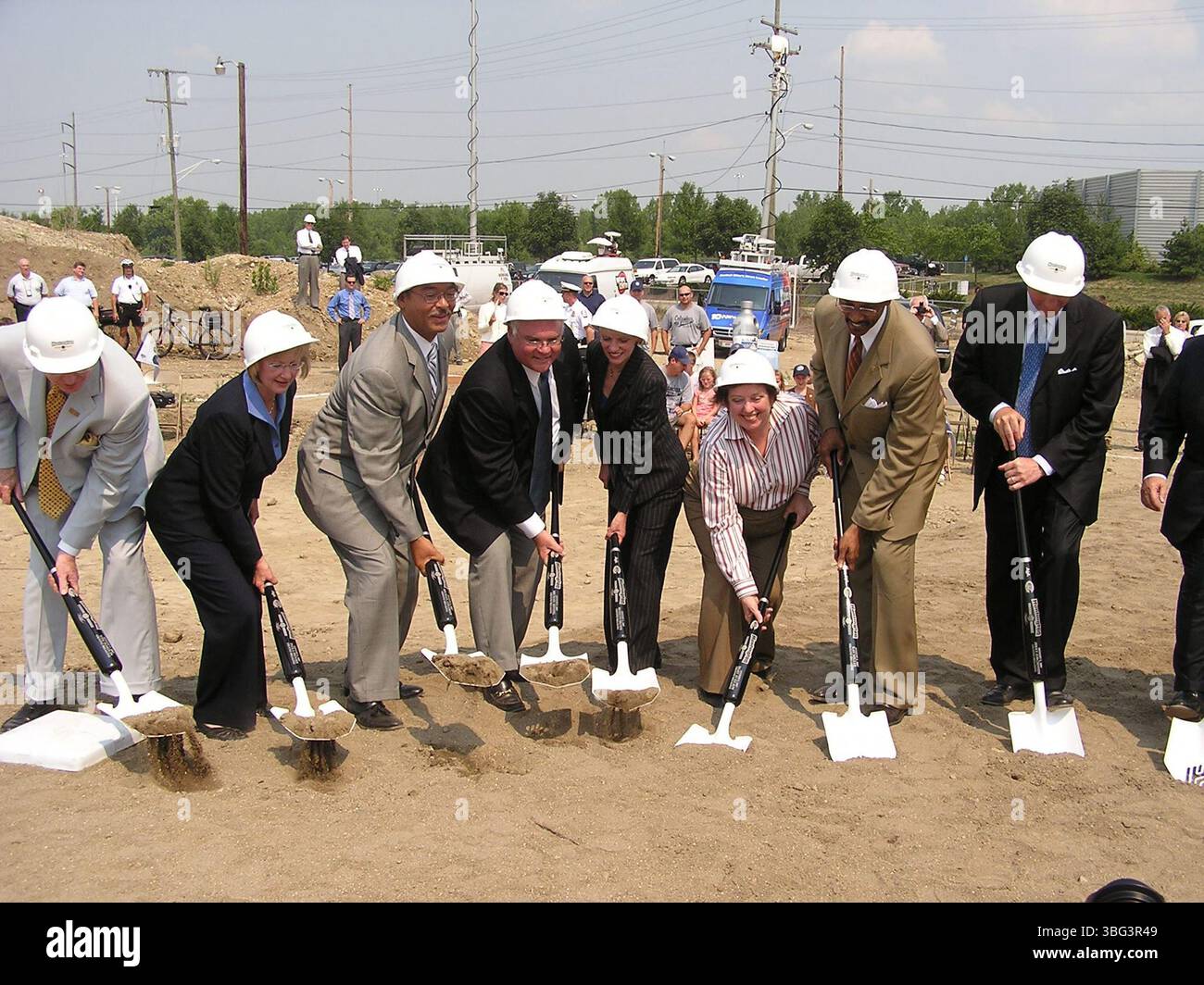 Il sindaco Michael Coleman e altri funzionari della città partecipano alla cerimonia di inaugurazione di Huntington Park, la futura sede della squadra di baseball dei Columbus Clippers. Foto Stock