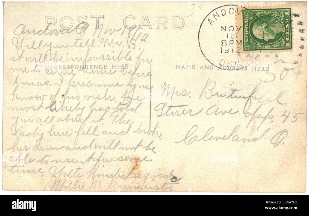 Questa immagine del 1912 mostra i turisti seduti sulla riva di Summerland Beach, con tende bianche sullo sfondo. Summerland Beach era una popolare destinazione turistica. Foto Stock