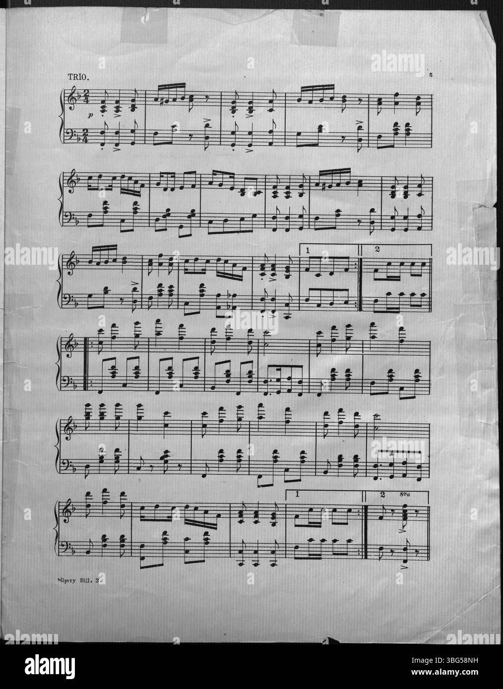 L'edizione 1911 di "Slippery Bill" presenta un trombone in uniforme da marcia. La copertina blu mette in risalto il legame tra la cultura musicale dei primi anni del XX secolo e gli spettacoli delle bande di ottoni. Foto Stock