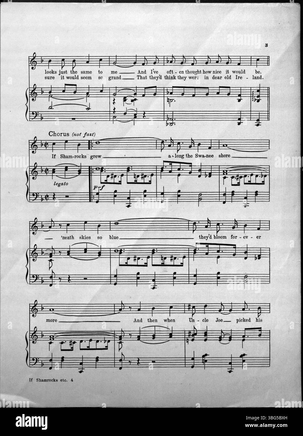 La copertina di "If Shamrocks Grow Along the Swanee Shore" (1921) raffigura due giovani donne sedute accanto ad un albero. Opera di Frederick S. Manning, firmata e datata gennaio 1922. Foto Stock