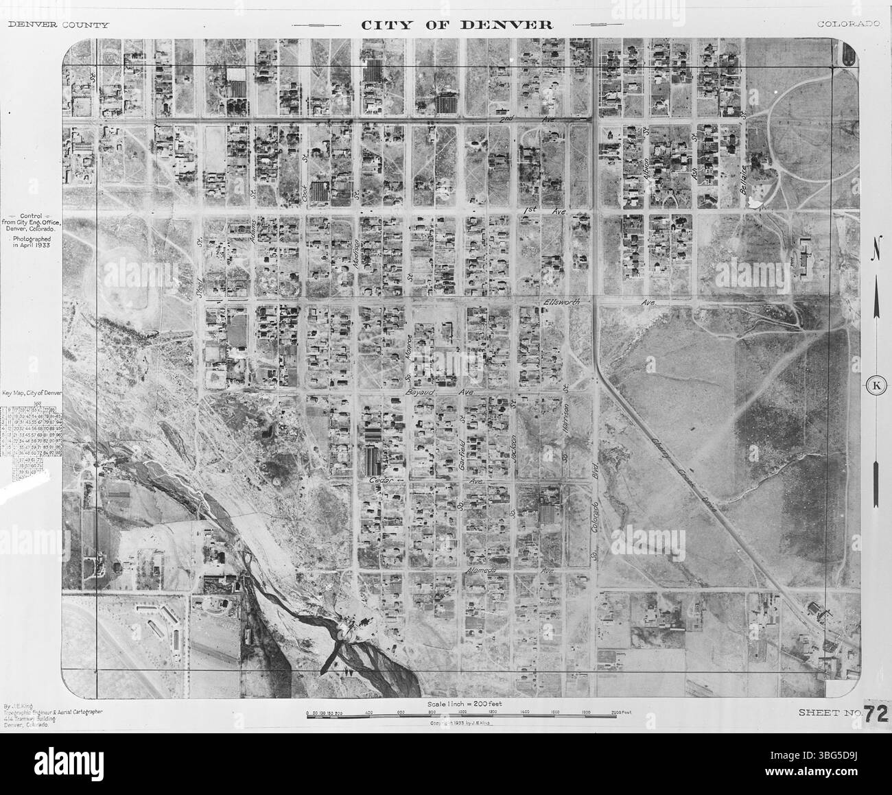 Questa immagine è un'altra del sondaggio aereo di Denver di Jasper E. King del 1933, che offre una griglia definita e numerata di fotografie aeree utilizzate per l'analisi e la pianificazione della città. Foto Stock