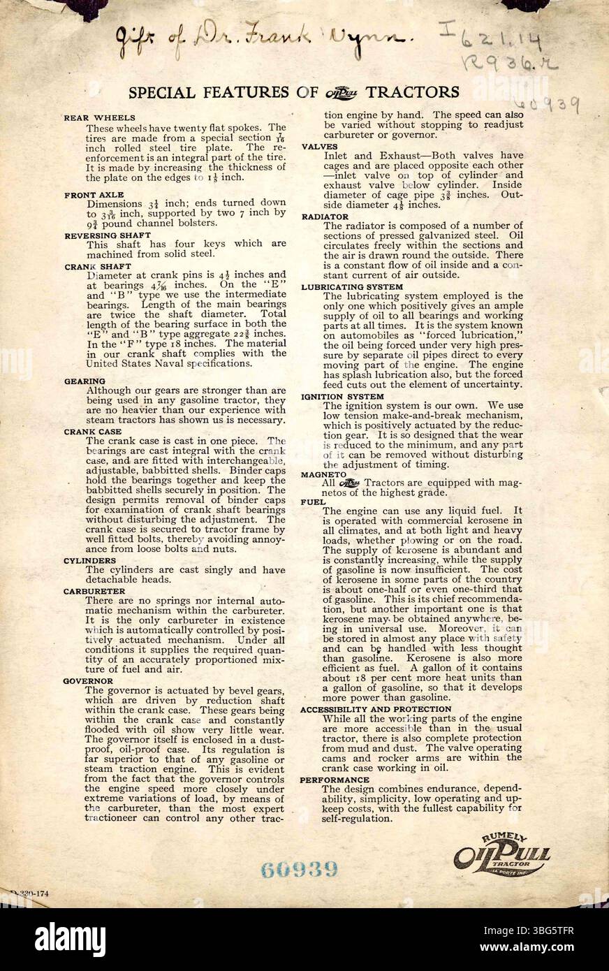 Le fotografie di Rumely Manufacturing Co. Raffigurano vari modelli di trattori a trazione d'olio e viste dettagliate dello stabilimento di la porte, Indiana, accompagnate da descrizioni digitate che forniscono informazioni dettagliate sul processo di produzione. Foto Stock